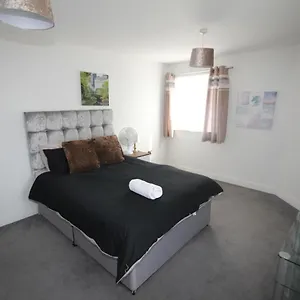 Holden Court - 1 Apartment